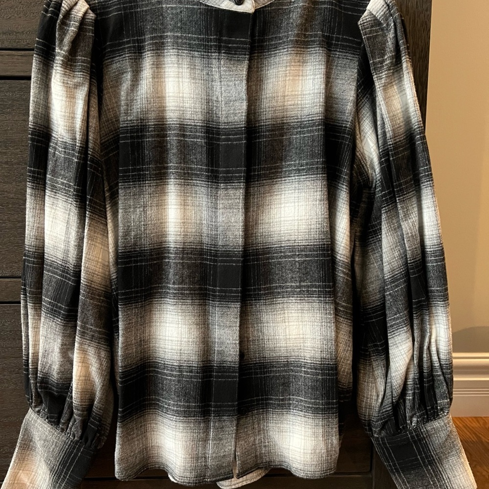 Banana Republic Black and White Long Sleeve Blouse with Peter Pan Collar
